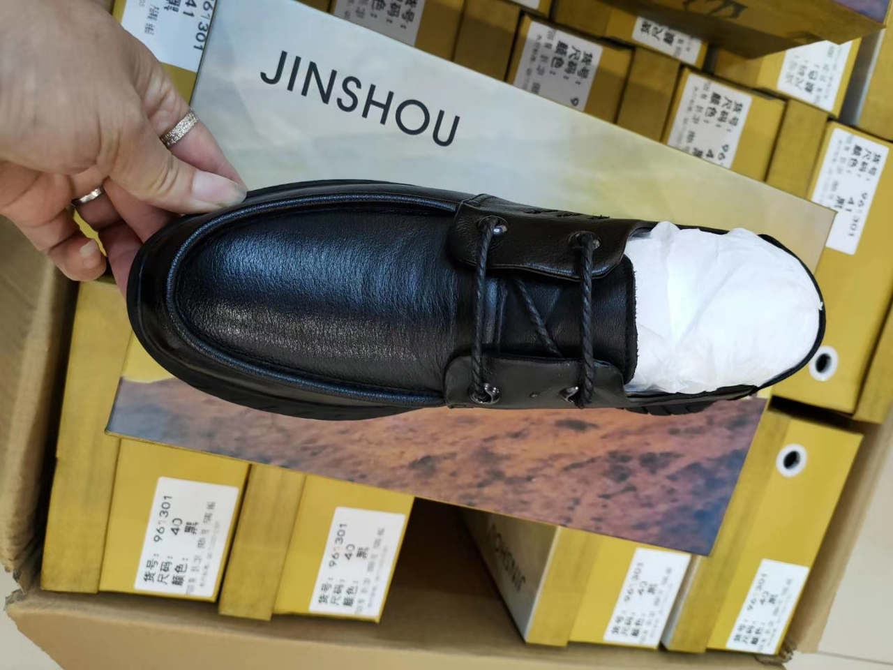 Zhou&#039;s spot men&#039;s shoes European and American business casual shoes leather thick-soled top layer leather shoes comfortable soft-soled shoes