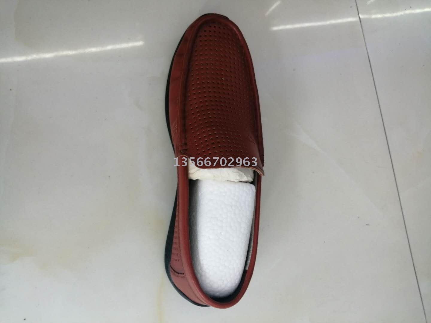 Summer Hollowed -out Leather Shoes Men Leisure Breathable Leather Sandals Soft soles a foot in the elderly father shoes