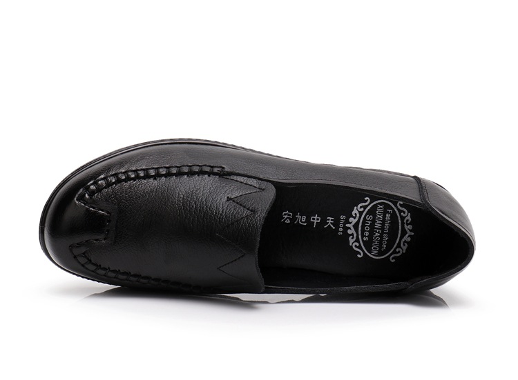 2021 Spring and Autumn New Soft Leather Mom Shoes Women's Flat Soft Bottom Granny Shoes round Toe Middle-Aged and Elderly Leather Shoes