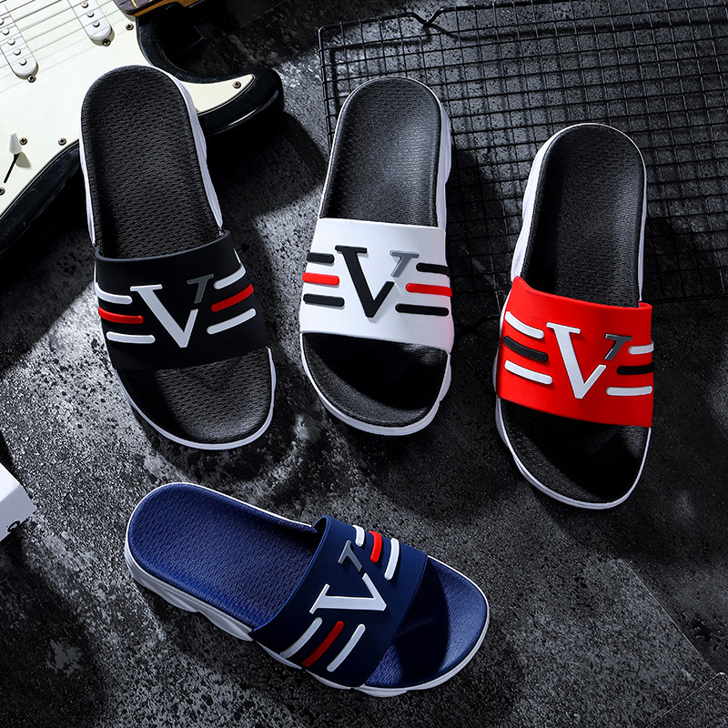 New Men's Slippers Men's Korean Fashion Personality Beach Shoes Men's Casual Non-Slip Sandals