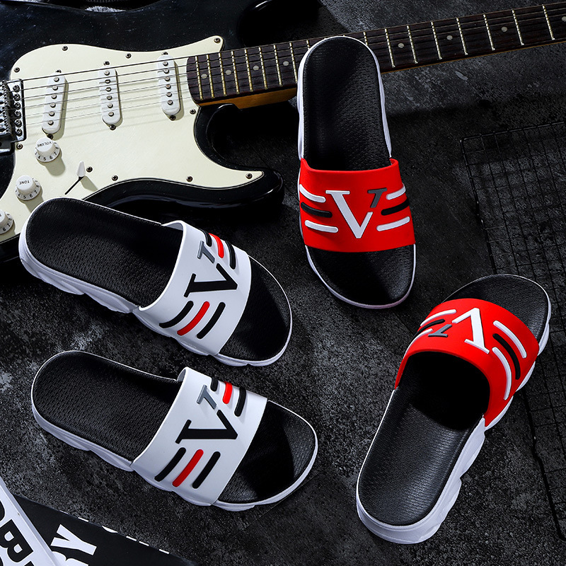 New Men's Slippers Men's Korean Fashion Personality Beach Shoes Men's Casual Non-Slip Sandals