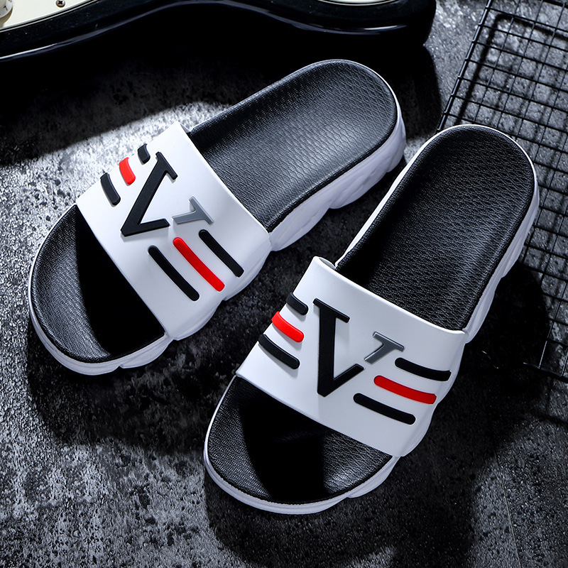 New Men's Slippers Men's Korean Fashion Personality Beach Shoes Men's Casual Non-Slip Sandals