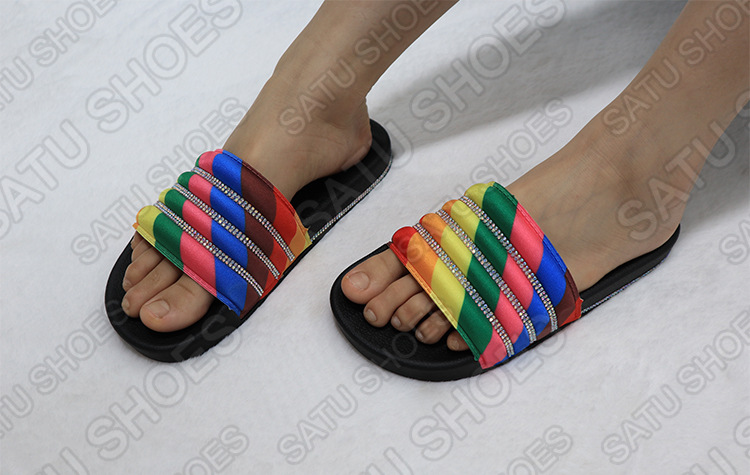 Factory Wholesale 2020 European and American Fashion Flat Rainbow Rhinestone Cross-Border Slippers Women's Outdoor Slipper