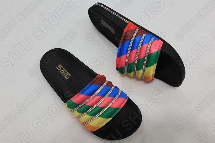 Factory Wholesale 2020 European and American Fashion Flat Rainbow Rhinestone Cross-Border Slippers Women's Outdoor Slipper