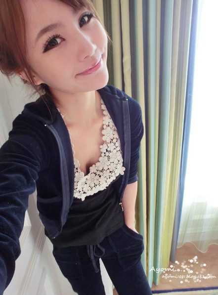 Lady chrysanthemum petals lace hook flower hollow small vest harness vest wholesale base