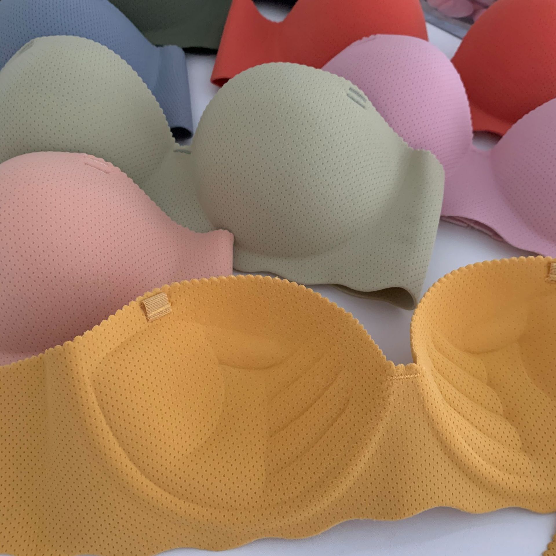 2021summer New One-Piece Japanese Girl's Underwear Candy Color Seamless Bras Push up Sexy Small Sized Bra 2021summer New One-Piece Japanese Girl's Underwear Candy Color Seamless Bras Push up Sexy Small Sized Bra