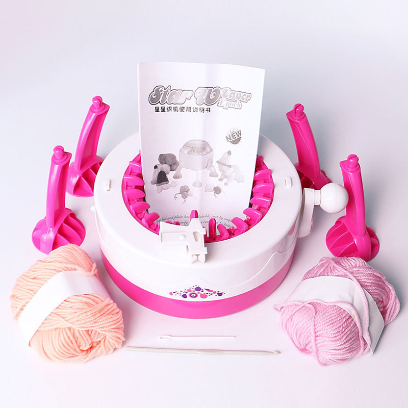 The Children &#039;s toys hand - made creative DIY hand wool textile scarf hat is woven wool socks machine