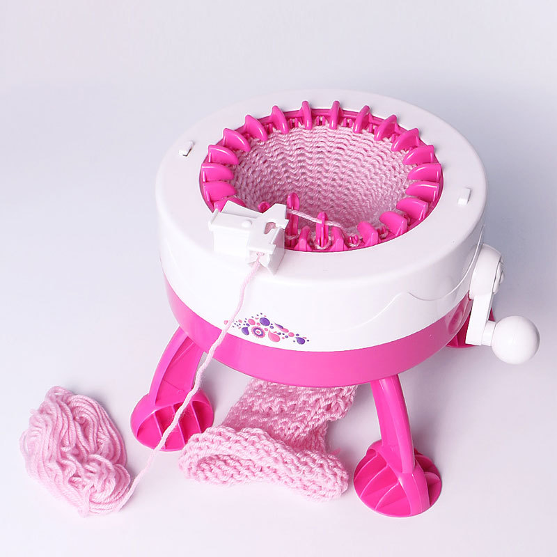The Children &#039;s toys hand - made creative DIY hand wool textile scarf hat is woven wool socks machine