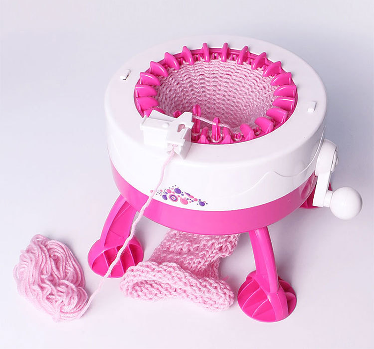 The Children 's toys hand - made creative DIY hand wool textile scarf hat is woven wool socks machine