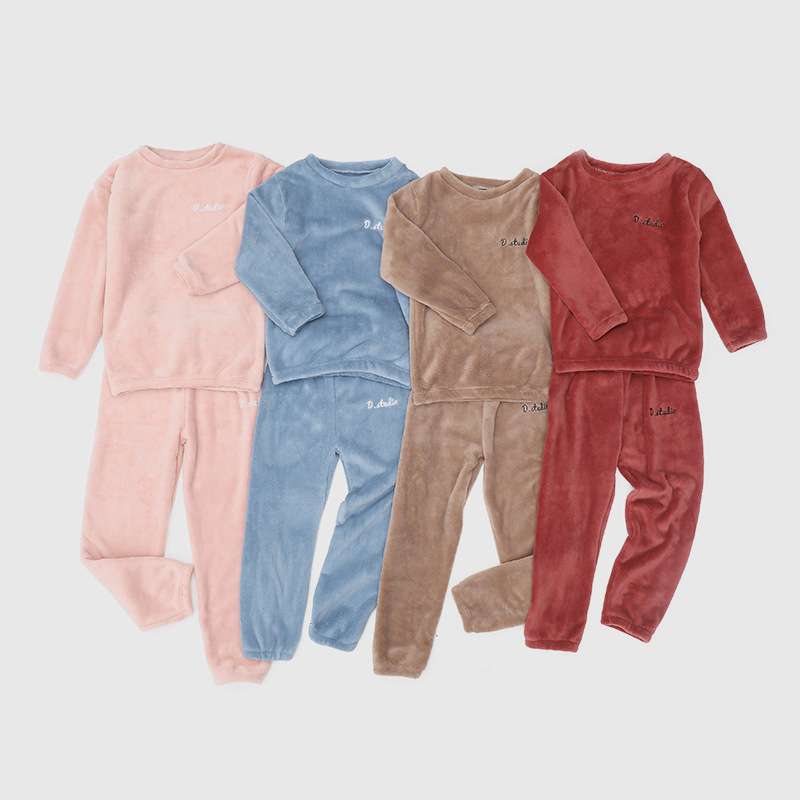 Boys and Children Warm Pants Suit Children&#039;s Long-Sleeved Pajamas Suit Coral Fleece Home Wear Parent-Child Mother-Daughter Warm Pants