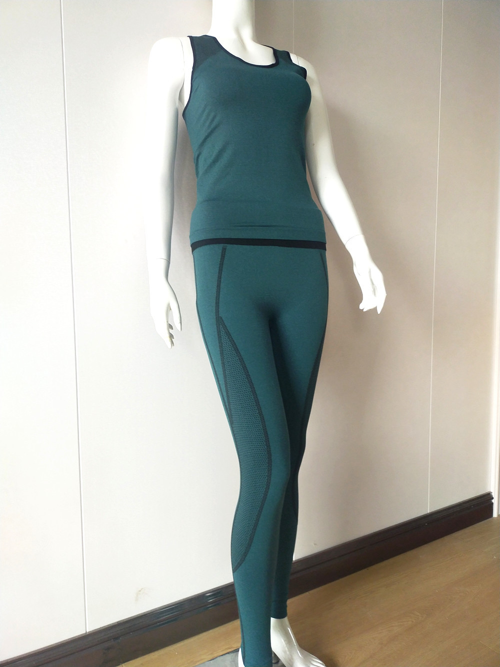 Factory Customized Summer and Autumn Women&#039;s Vest Ninth Pants Fitness Clothes Yoga Suit Outdoor Running Sports Suit