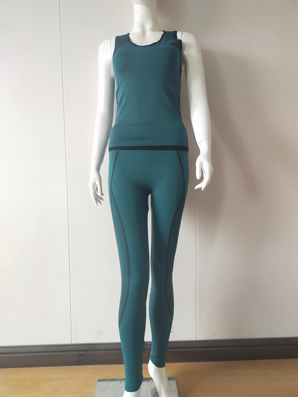 Factory Customized Summer and Autumn Women&#039;s Vest Ninth Pants Fitness Clothes Yoga Suit Outdoor Running Sports Suit