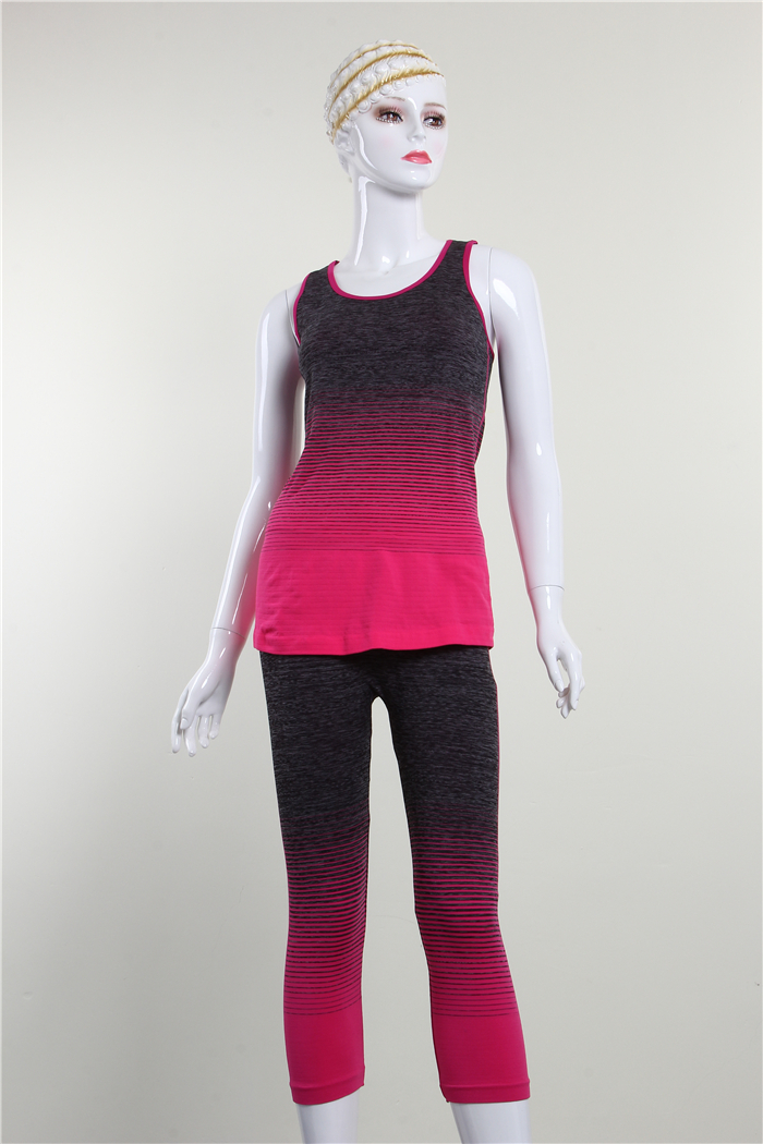 Gradients vest and cropped trousers set yoga wear