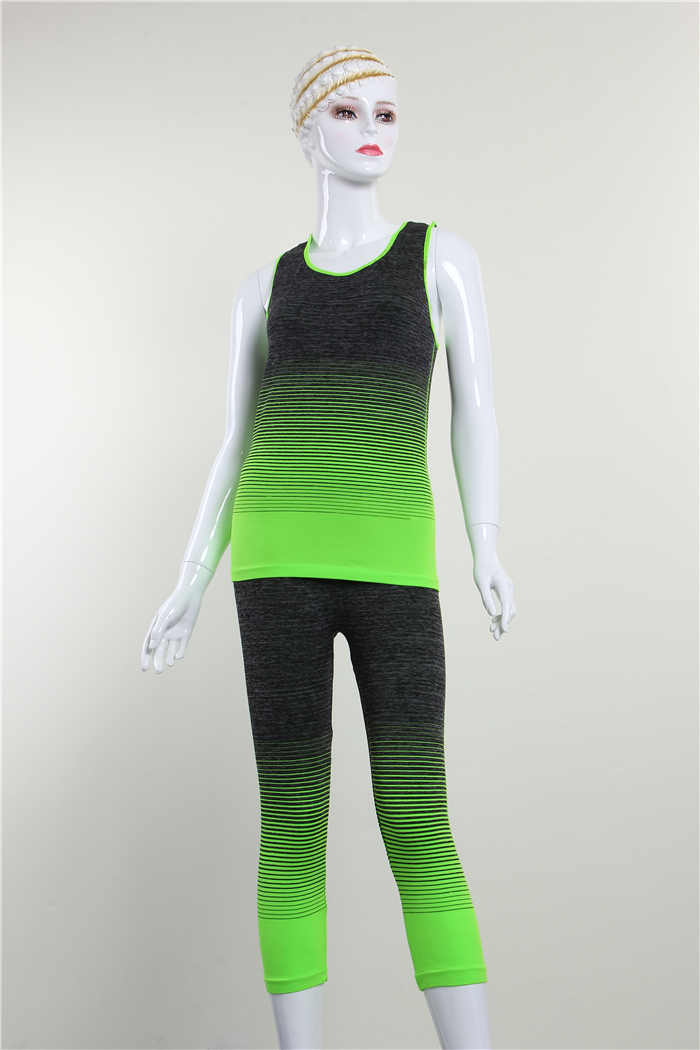 Gradients vest and cropped trousers set yoga wear