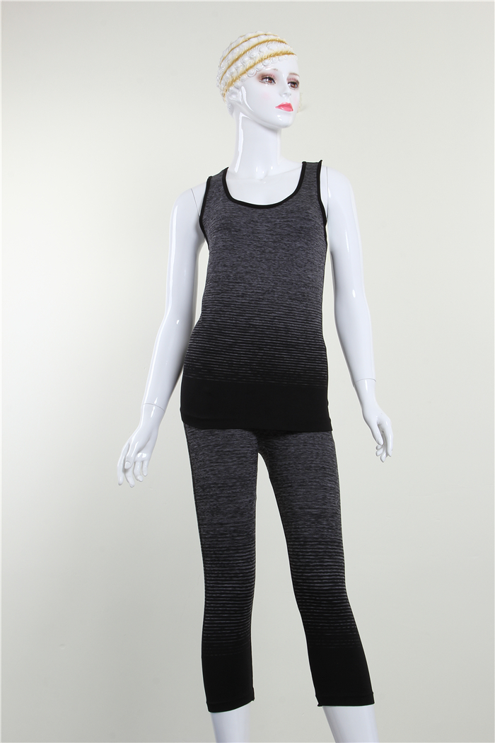 Gradients vest and cropped trousers set yoga wear