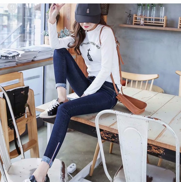 High - waisted, tight, slim, curled up, ladies&#039; jeans. Versatile, cuffed, pencil - trimmed, cropped trousers