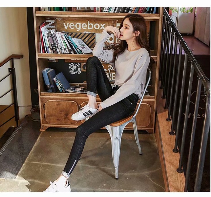 High - waisted, tight, slim, curled up, ladies&#039; jeans. Versatile, cuffed, pencil - trimmed, cropped trousers