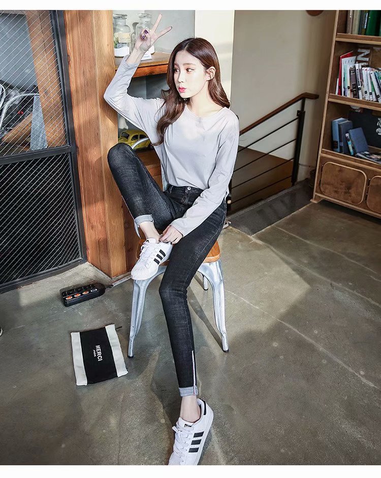 High - waisted, tight, slim, curled up, ladies' jeans. Versatile, cuffed, pencil - trimmed, cropped trousers