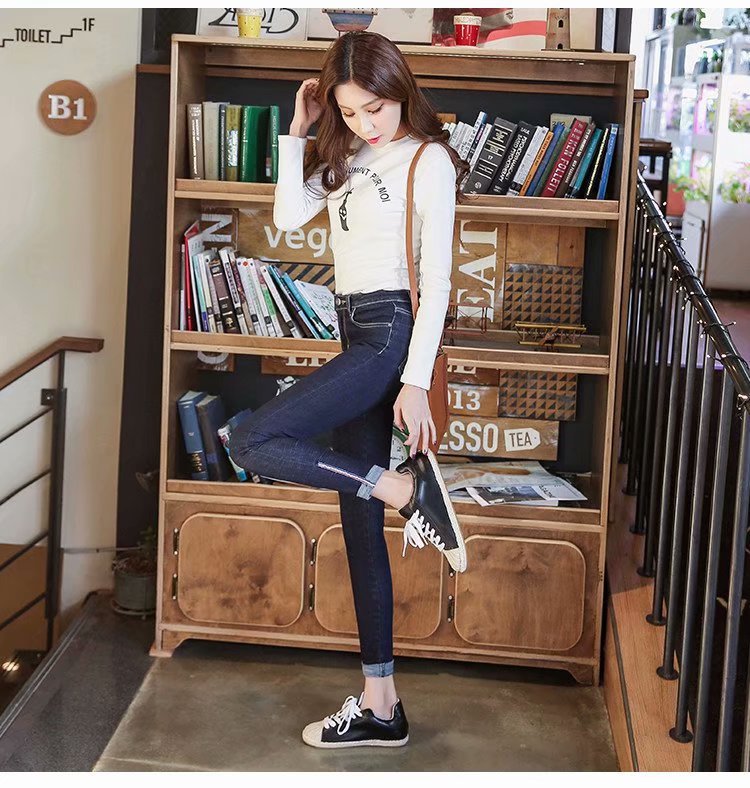 High - waisted, tight, slim, curled up, ladies' jeans. Versatile, cuffed, pencil - trimmed, cropped trousers