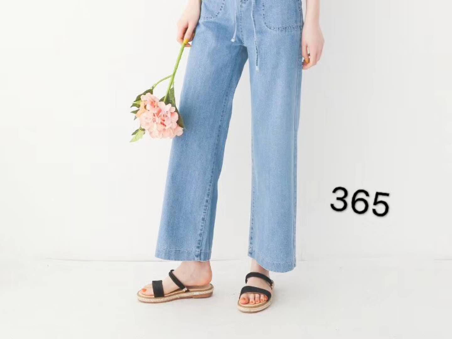 High waist wide leg jeans new style baggy slim cropped trousers with flared horns and wide legs High waist wide leg jeans new style baggy slim cropped trousers with flared horns and wide legs