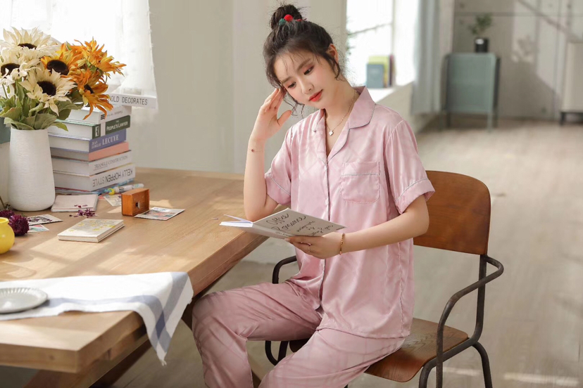 Silk jacquard fabric, short sleeved trousers and pajamas