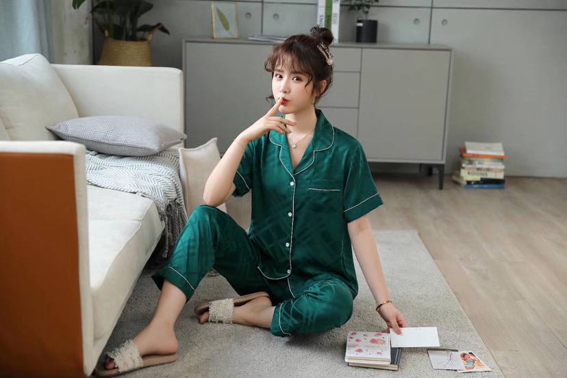 Silk jacquard fabric, short sleeved trousers and pajamas