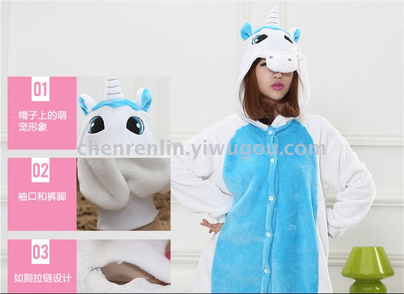 Flannelette is a cartoon animal in the toilet, the same style as the children's home pajamas