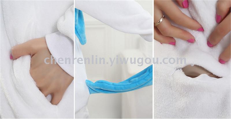 Flannelette is a cartoon animal in the toilet, the same style as the children's home pajamas