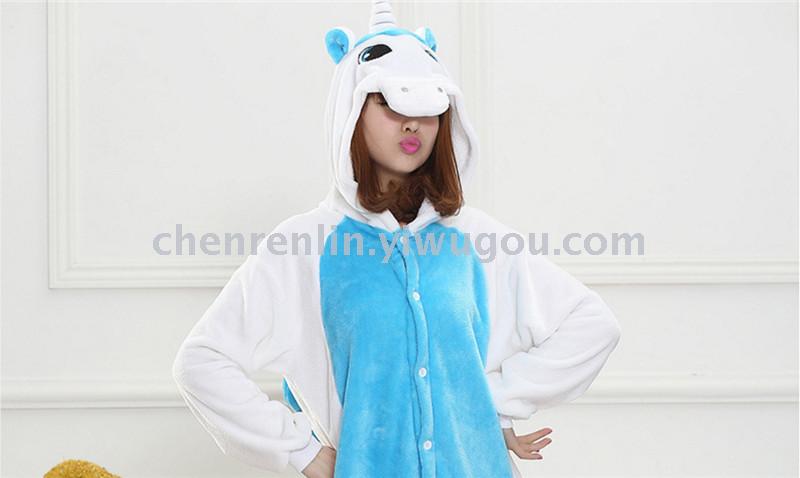 Flannelette is a cartoon animal in the toilet, the same style as the children's home pajamas