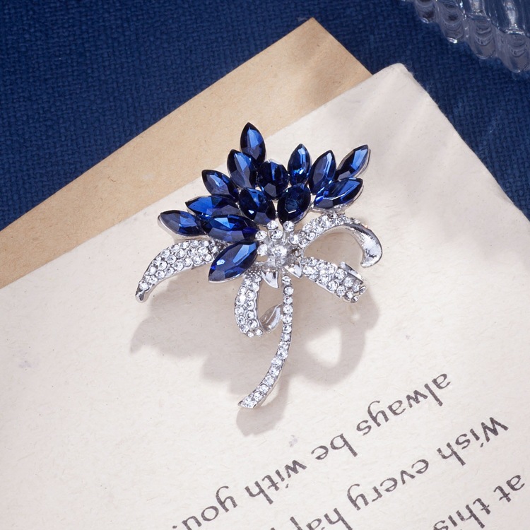 New Korean Style Bouquet Diamond Brooch Fashion Girl Clothes Accessories Brooch Pin Shawl Scarf Women&#039;s Men&#039;s