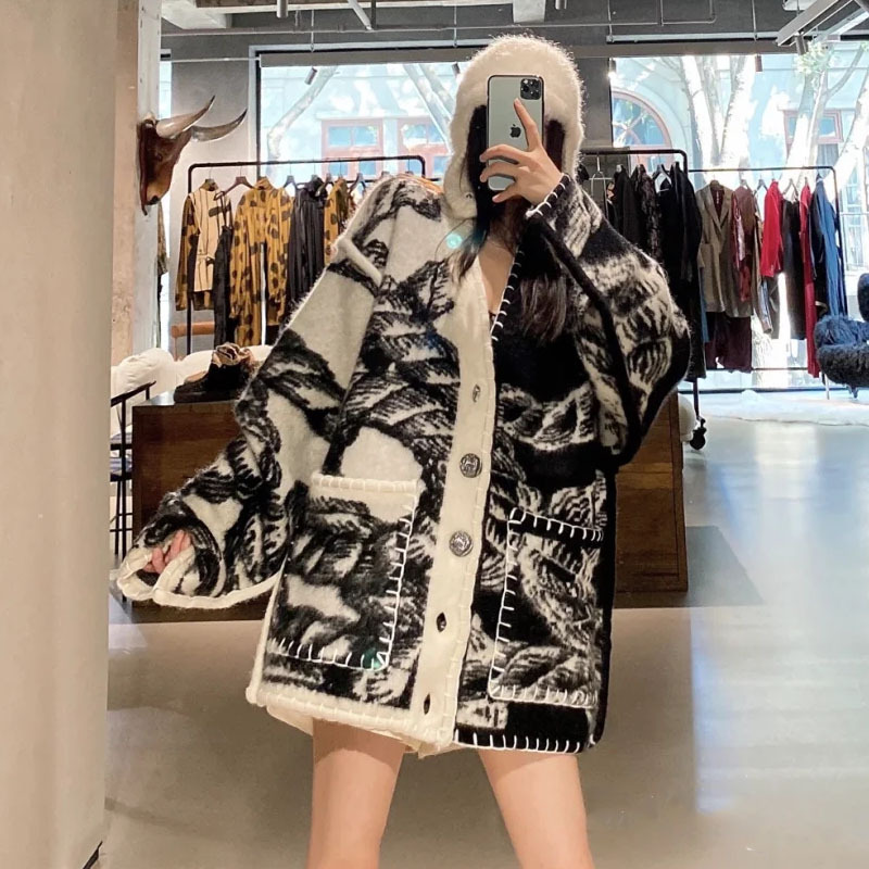 In Stock Autumn and Winter Knitting Cardigan Coat Women&#039;s Rope Jacquard Wool Sweater Hand Sewing Unlimited Lock Edge Sweater