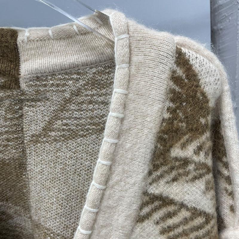 In Stock Autumn and Winter Knitting Cardigan Coat Women's Rope Jacquard Wool Sweater Hand Sewing Unlimited Lock Edge Sweater In Stock Autumn and Winter Knitting Cardigan Coat Women's Rope Jacquard Wool Sweater Hand Sewing Unlimited Lock Edge Sweater