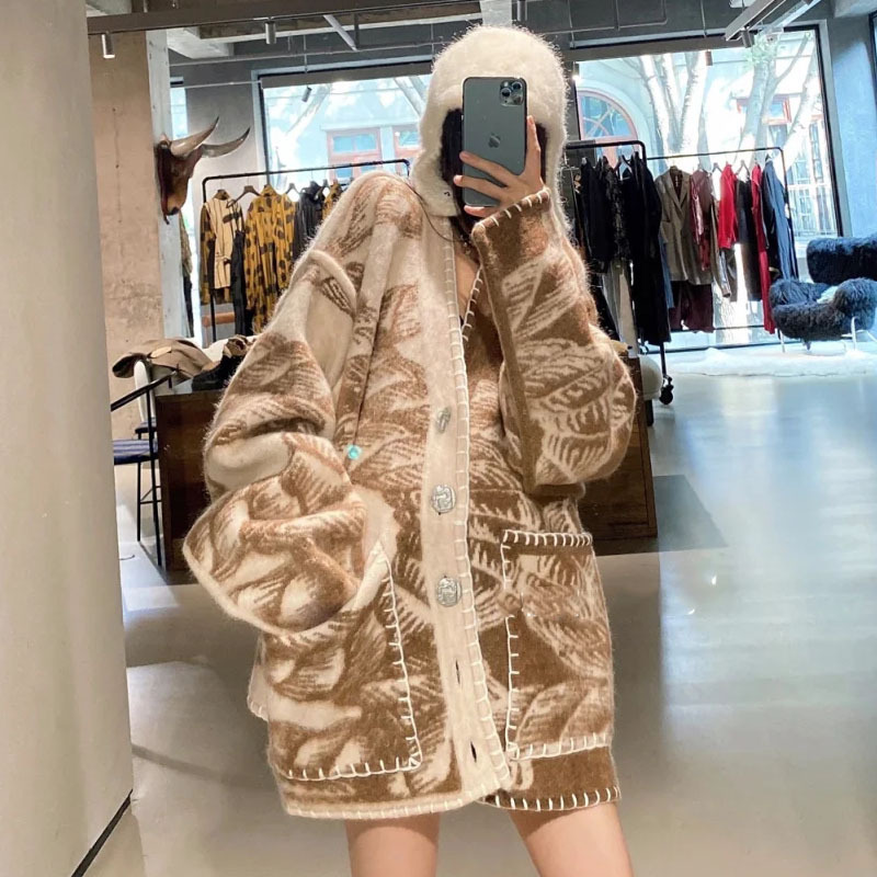 In Stock Autumn and Winter Knitting Cardigan Coat Women's Rope Jacquard Wool Sweater Hand Sewing Unlimited Lock Edge Sweater In Stock Autumn and Winter Knitting Cardigan Coat Women's Rope Jacquard Wool Sweater Hand Sewing Unlimited Lock Edge Sweater