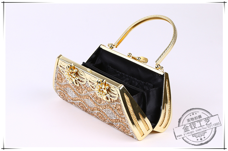 High-End Elegant Single-Sided Diamond Princess Bag Dinner Bag Dress Garment Bag Bride And Bridesmaid Handbag Women 'S Wave Lipstick High-End Elegant Single-Sided Diamond Princess Bag Dinner Bag Dress Garment Bag Bride And Bridesmaid Handbag Women 'S Wave Lipstick