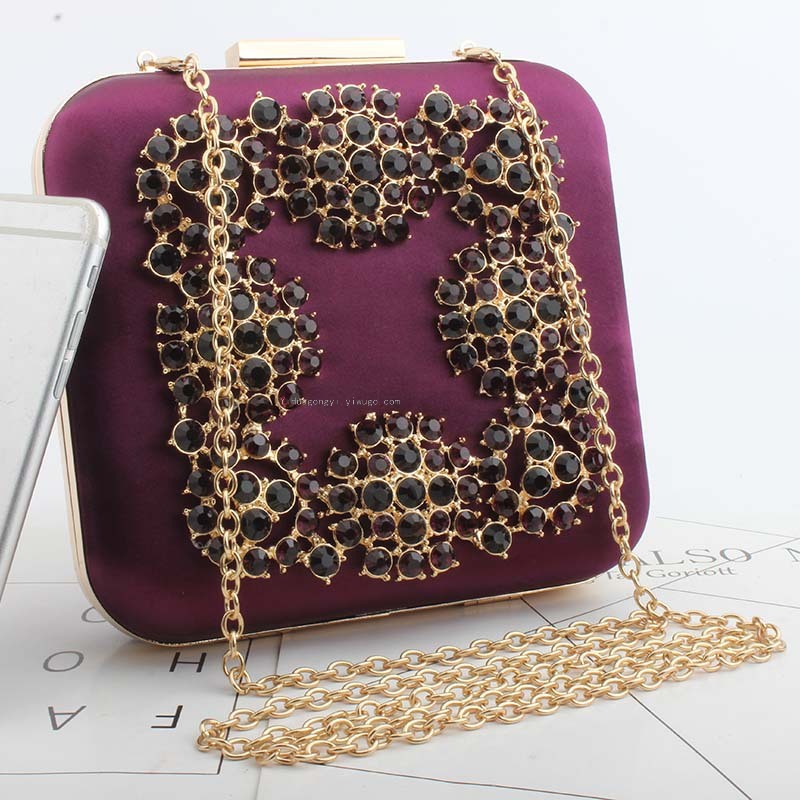 High-End Alloy Diamond Hand Holding Dinner Bag Women's Fashion All-Match Wedding Dress Garment Bag