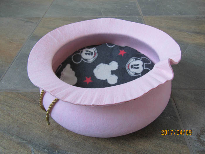 Blanket pet nest dog litter box dog cushion four seasons general purpose thermal insulation manufacturers direct sales. Blanket pet nest dog litter box dog cushion four seasons general purpose thermal insulation manufacturers direct sales.