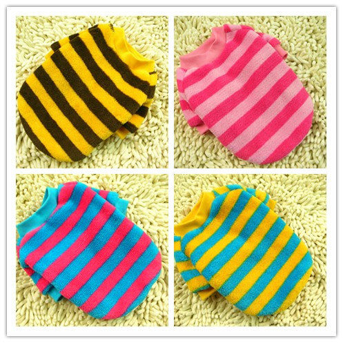 The CWQ pet clothing color stripe round neck sweater, coral fleece warm and breathable