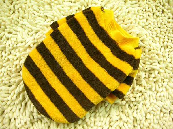The CWQ pet clothing color stripe round neck sweater, coral fleece warm and breathable The CWQ pet clothing color stripe round neck sweater, coral fleece warm and breathable