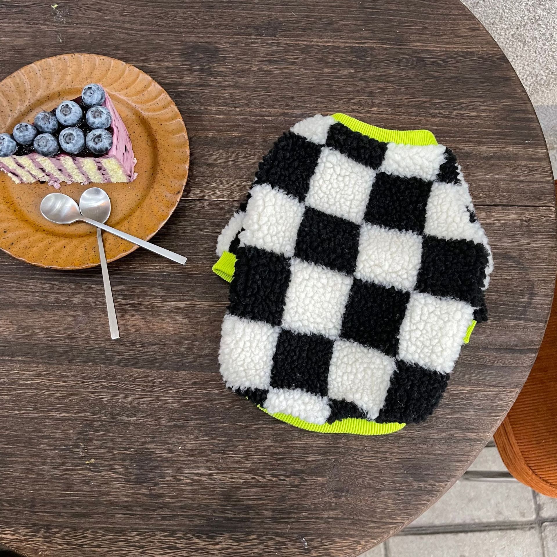 Autumn and Winter Dog Clothes Wholesale Chessboard Grid Bichon Teddy Schnauzer Cat Fur Coat Pet Dog Dog Sweater Autumn and Winter Dog Clothes Wholesale Chessboard Grid Bichon Teddy Schnauzer Cat Fur Coat Pet Dog Dog Sweater