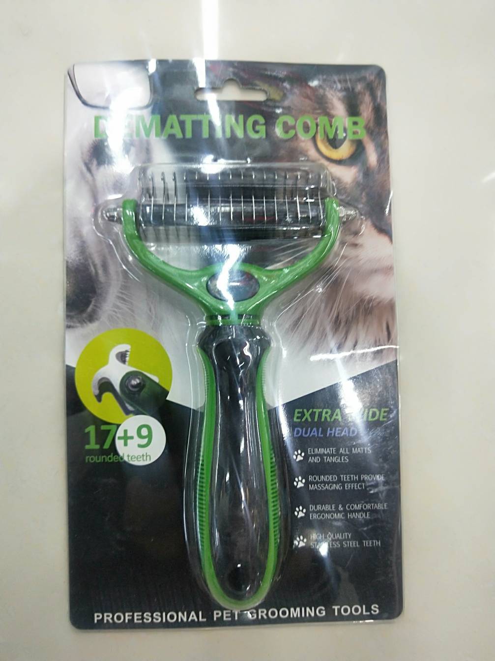 Dematting comb a pet grooming comb with a large, double-knotted comb Dematting comb a pet grooming comb with a large, double-knotted comb