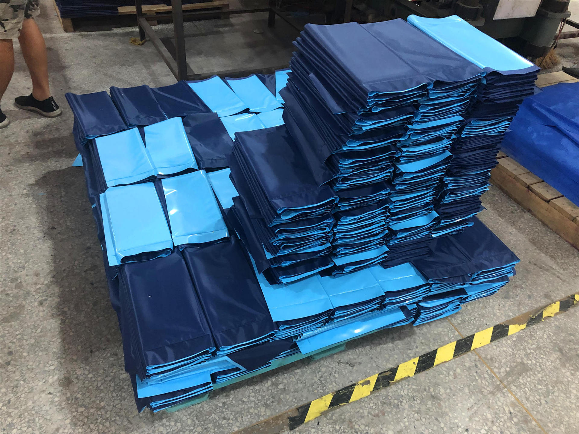 Pet pool dog pool cat sand table bath basin foldable play pool pickle pool manufacturer direct sale
