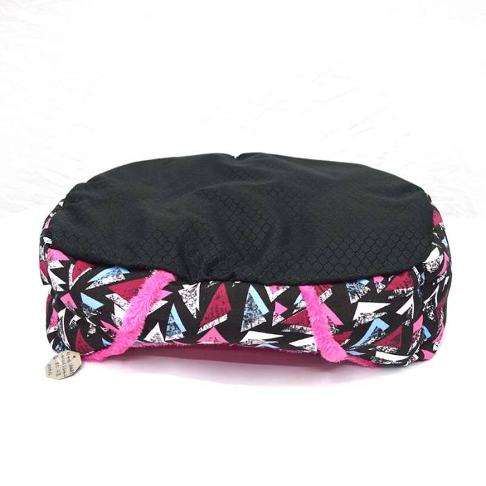 Pet nest triangle pattern.
