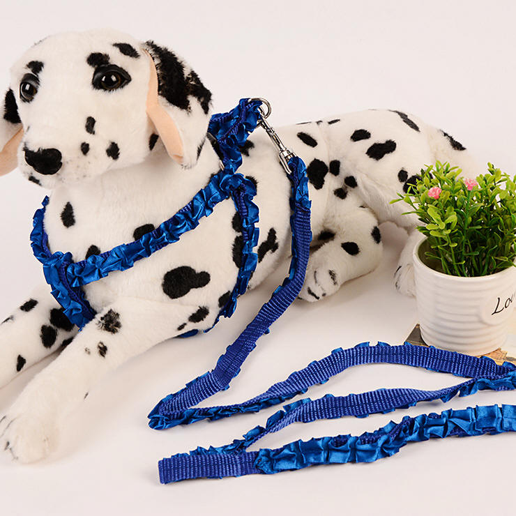 Manufacturer wholesaling pet rope satin cute small and small dogs pulling rope teddy bomei dog suit chest strap.