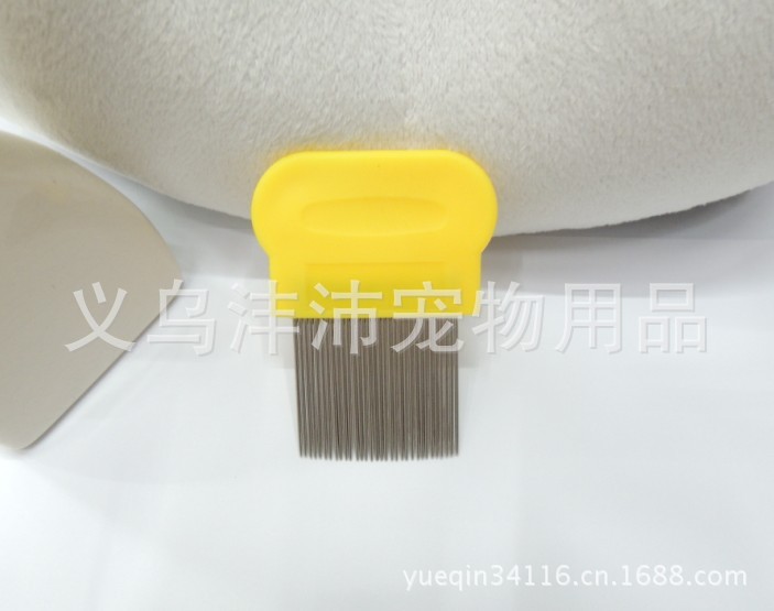 People use comb pet comb needle comb grate comb to remove small flea louse comb comb long needle.