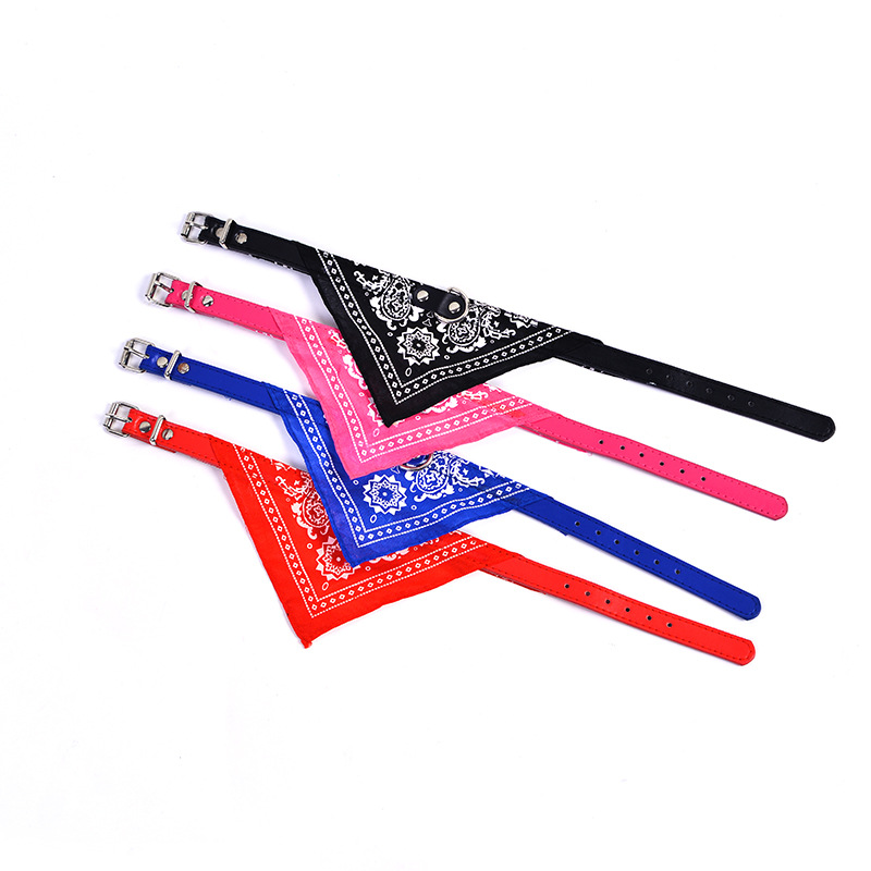The factory sells 1.5cm cm wide pet triangle towel collar dog scarf wholesale.