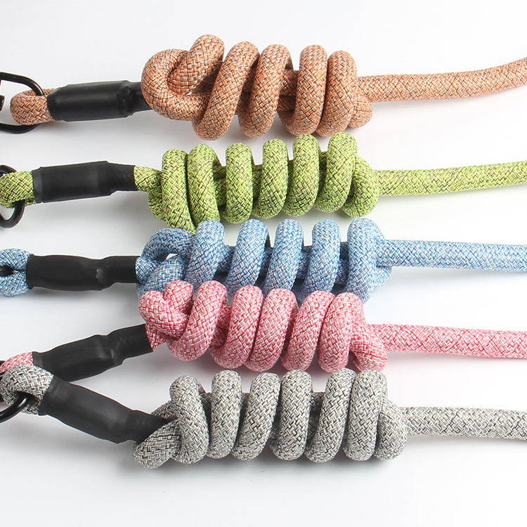 Hot Selling Pet Leash Dog Breast Strap Small and MediumSized Dogs round Rope Chest Back Traction Supplies Whole