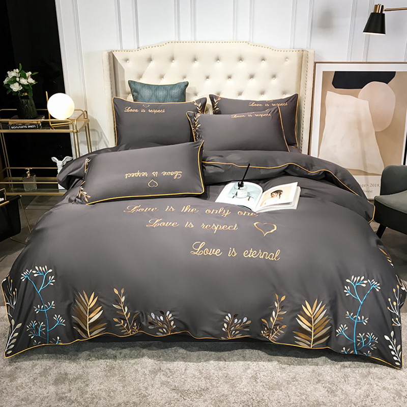 Wedding bedding Cotton Wedding Four-Piece Set Bright Red Wedding Cotton Wedding Bedding Bed Sheet Quilt Cover