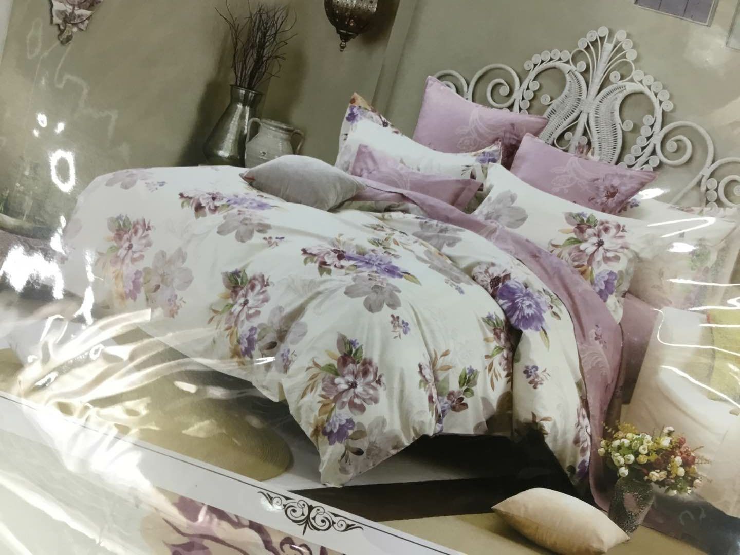 Gong satin-cotton four-piece wedding bedding wholesale autumn winter foreign trade students double home textile Gong satin-cotton four-piece wedding bedding wholesale autumn winter foreign trade students double home textile