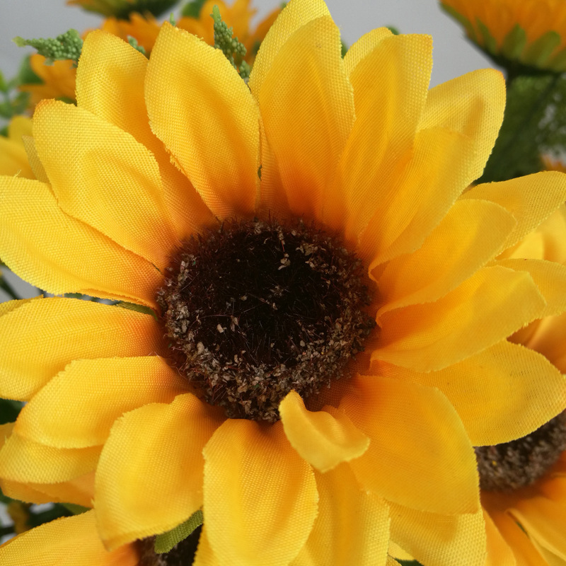Factory Direct Supply 12 Fork Simulation SUNFLOWER Sunflower Hand Holding Silk Flower Wedding Props Interior Decoration