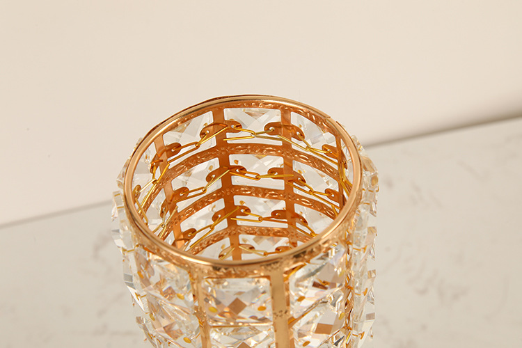European Crystal Candlestick Iron Craft Decorations Metal Candle Holder Crafts Living Room Decoration Wedding European Crystal Candlestick Iron Craft Decorations Metal Candle Holder Crafts Living Room Decoration Wedding